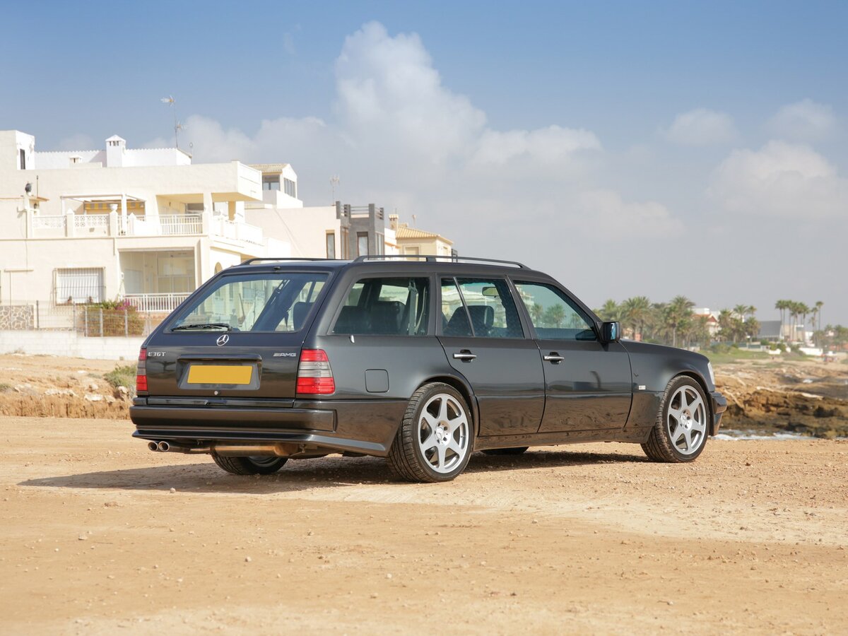 В этом универсале Mercedes-Benz E36 AMG семь (!) посадочных мест |  Интересные автомобили | Дзен