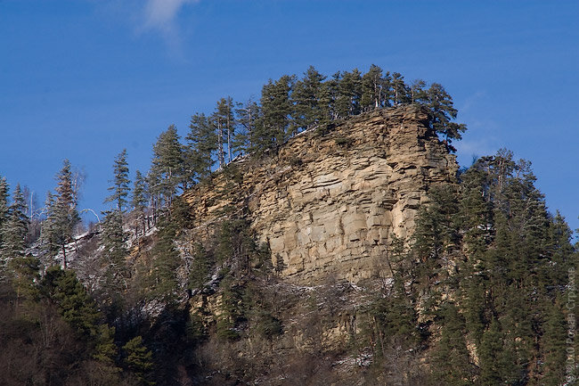 Вершина скалы Кораблик. Не пугайтесь, правее есть склон, который сможет покорить каждый. Фото с сайта gfear.livejournal.com