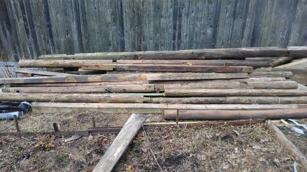 Остатки стропил можно использовать на ремонт хозяйственных построек