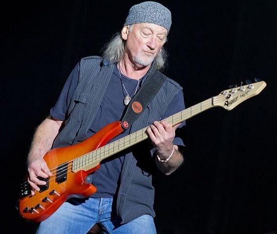 Роджер Гловер - имиджевый король всех бас-гитаристов всемирного рока, поэтому его мастерство оценке не подлежит