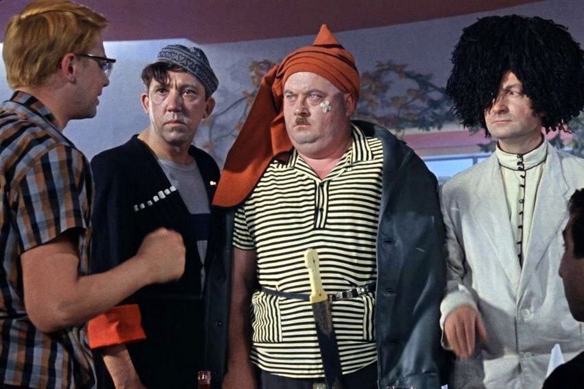 Кадр из фильма Л. Гайдая "Кавказская пленница". Источник: Яндекс.Картинки