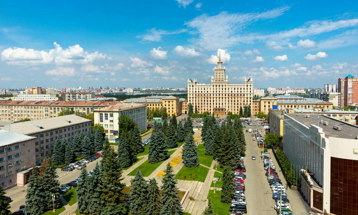 18 площадь. Площадь ЮУРГУ Челябинск. Челябинск столица Южного Урала. Челябинск центр города. Челябинск вид на ЮУРГУ.