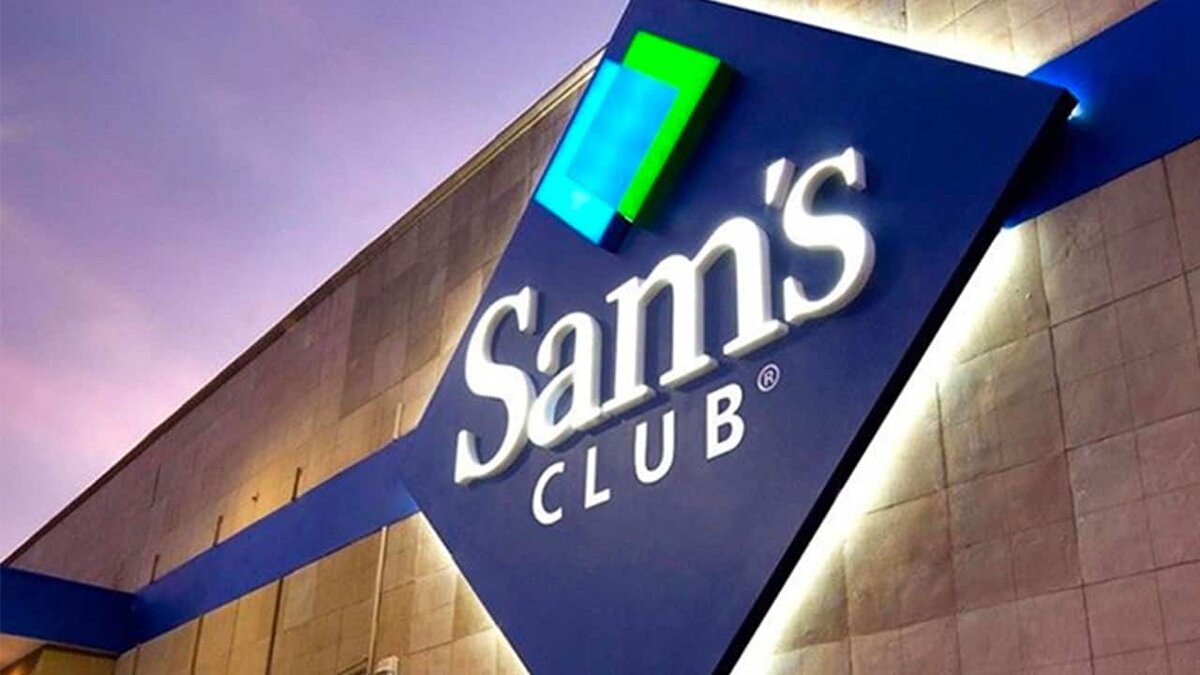 Вывеска на одном из зданий Sam’s Club.