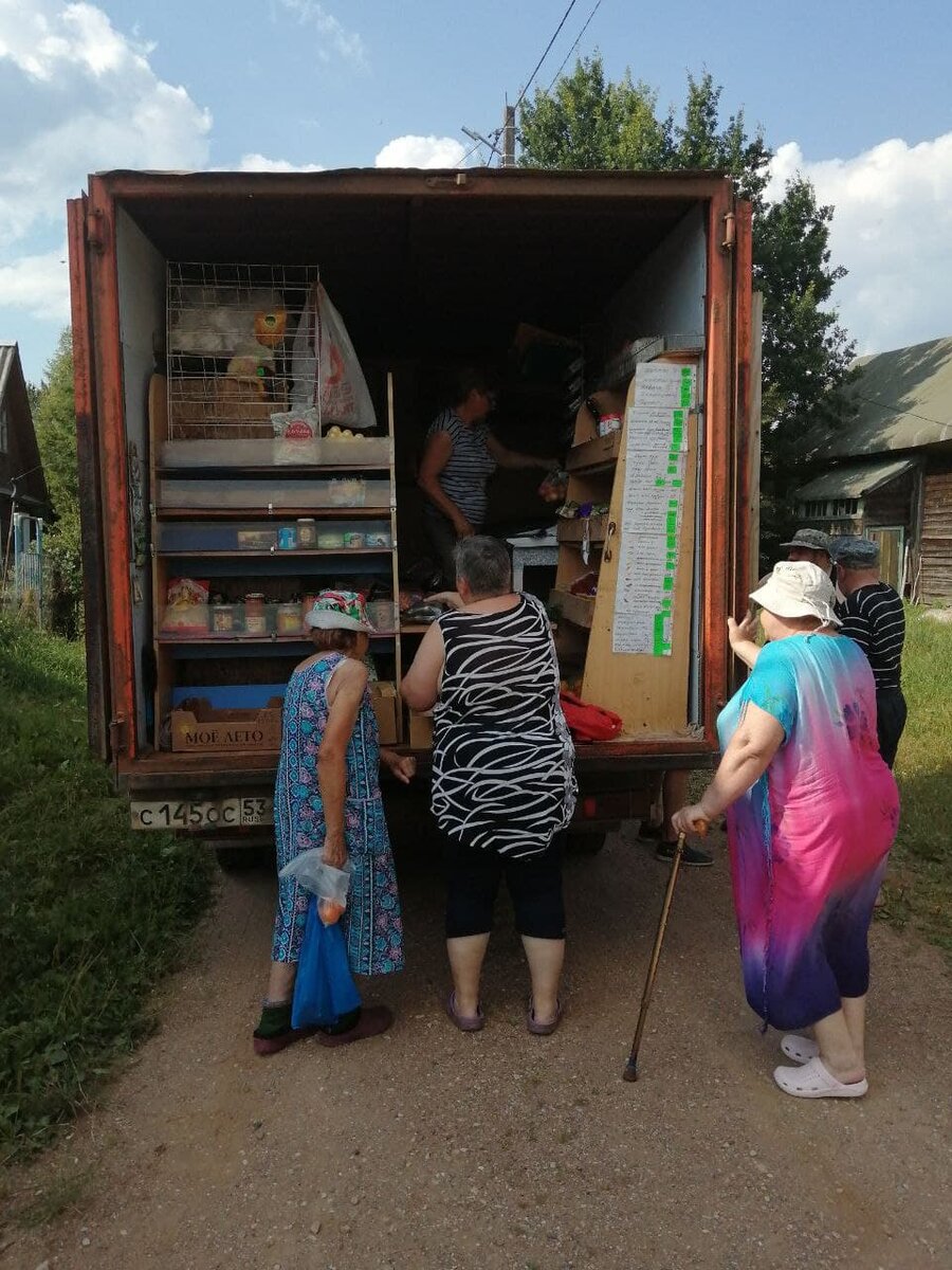 В этой деревне всего 6 домов. Вместо магазина — автолавка. Показываю, что  продают и сколько стоит. Смогли бы так жить? Я — нет! | Полтора инженера |  Дзен