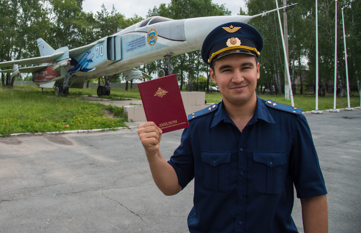 На 4-хмесячные курсы съехалось 80 молодых офицеров со всей Матушки-России, даже с Крыма, который уже 2 года был наш.