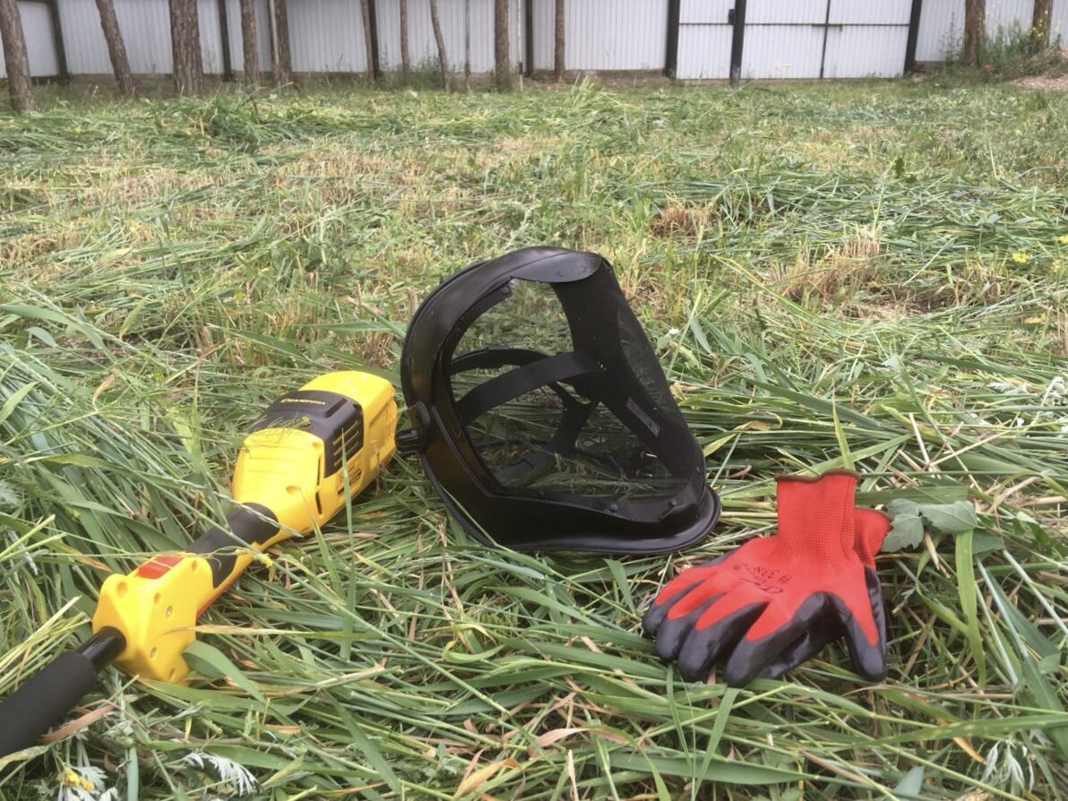 Дежурный набор для борьбы с травой.