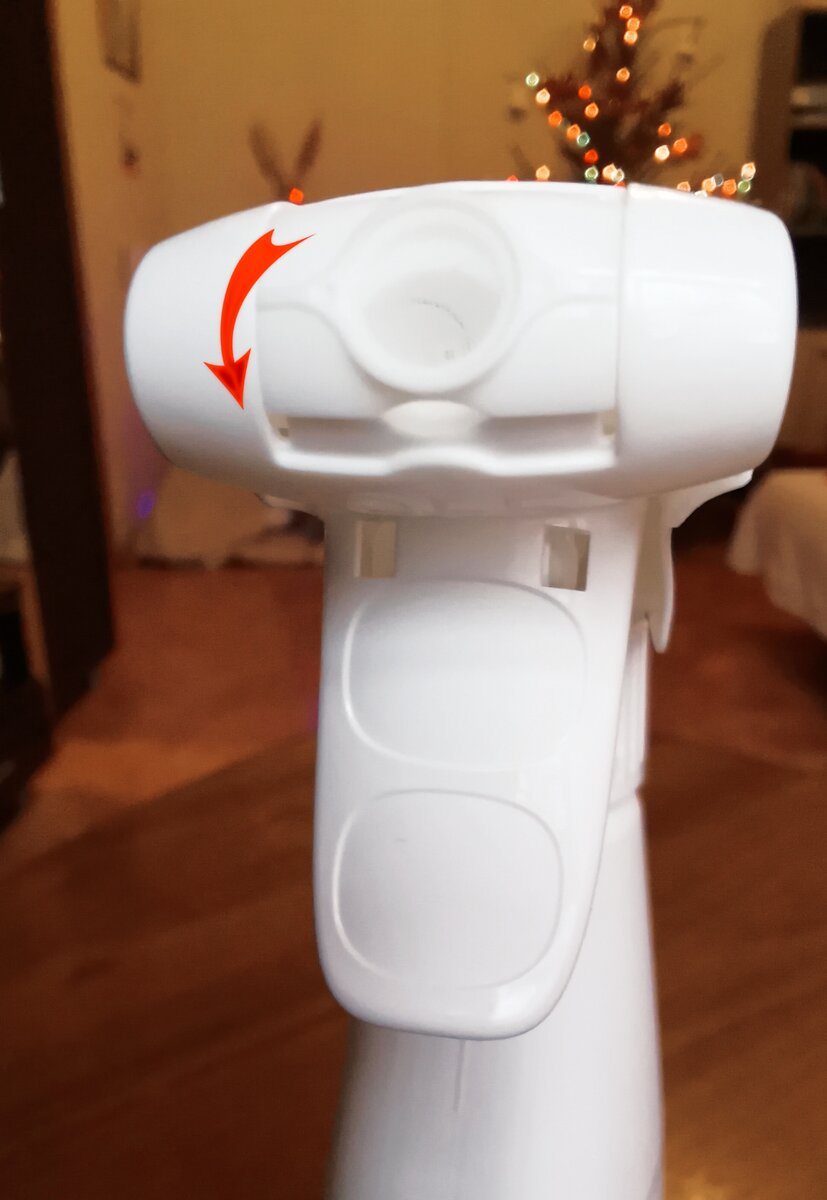 Такую систему вижу впервые! Средство можно распылять как спрей или как пену. Меняется режим одним движением. Оказалось очень удобно. 