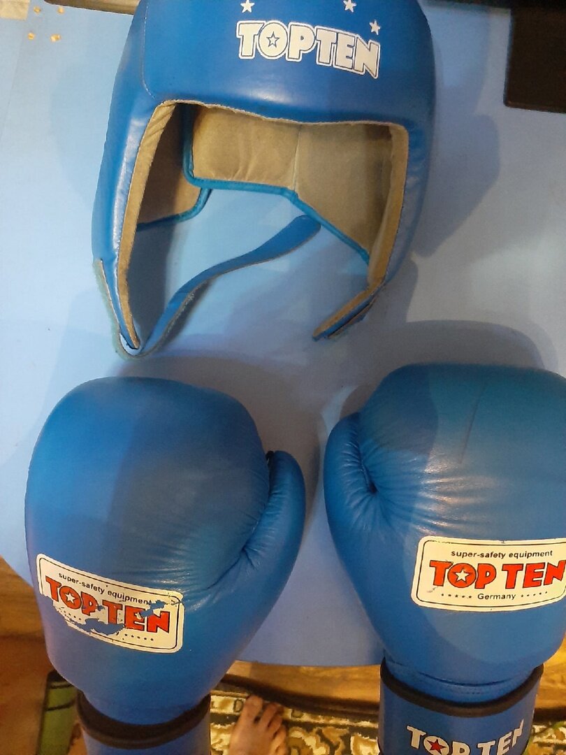                                       Боксерские шлем и перчатки