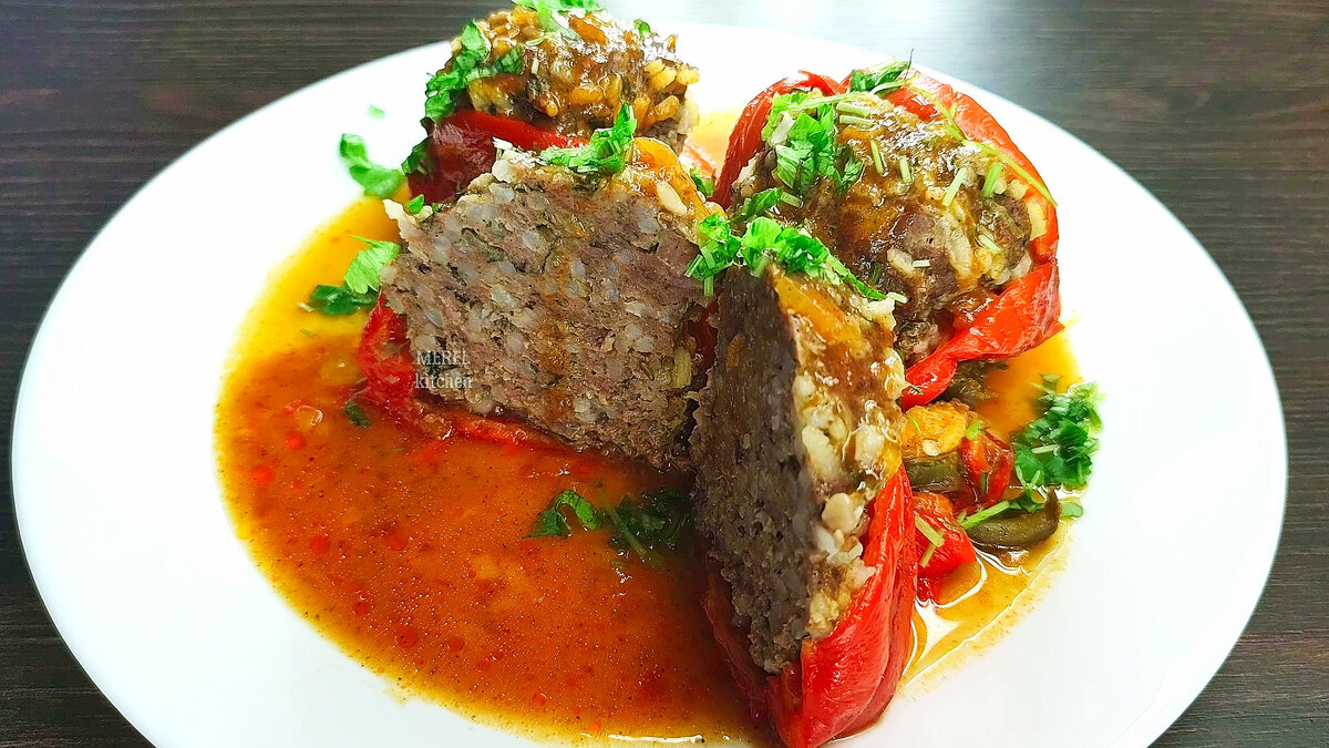 Турецкая аджика эзме. Турецкий лахмаджун. Очень вкусно по турецки. Турецкий салат кысыр. Турецкое блюдо на тонком тесте с овощами и с мясом.