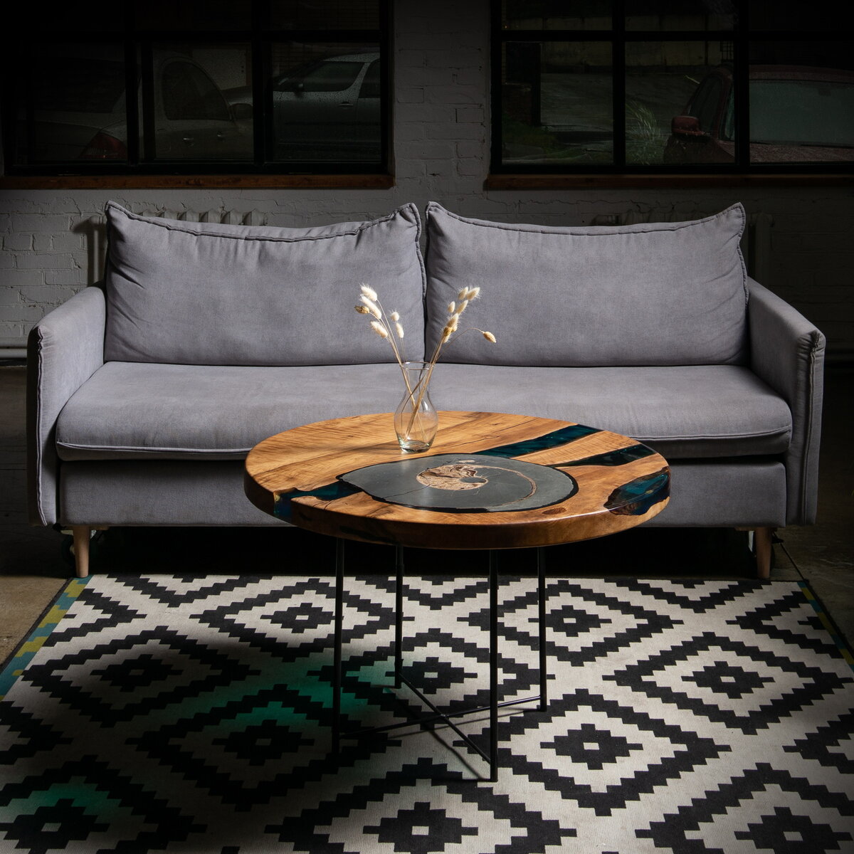 Столы с аммонитами сейчас — предмет роскоши