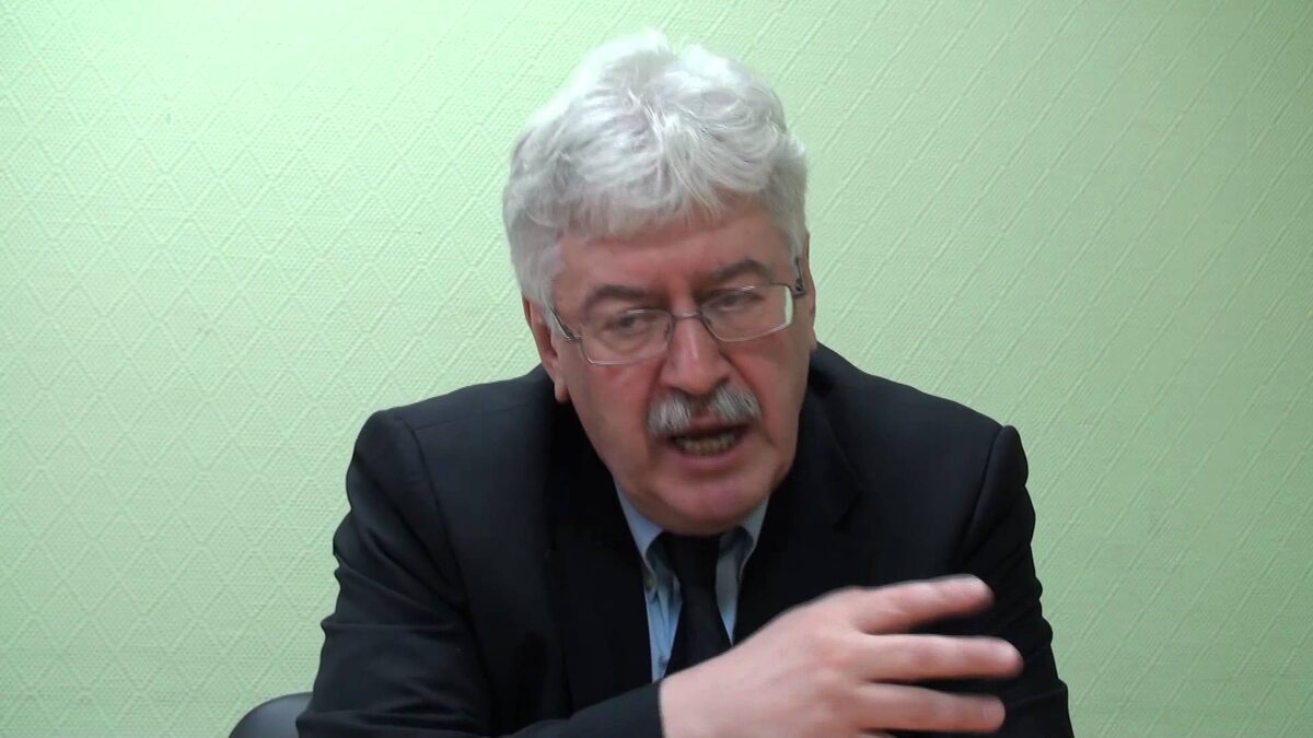 Один из идеологов современной русофобии историк Юрий Пивоваров (на фото) заочно арестован за растрату бюджетных денег. Фото из открытых источников  