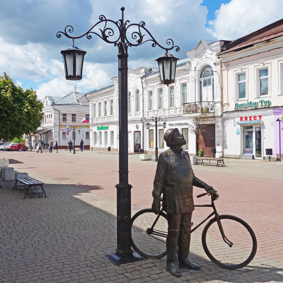 Как дела в Калуге со скульптурой? Карл, театралка, дети голубей и грёзы о  небе | Душевный шагомер | Дзен