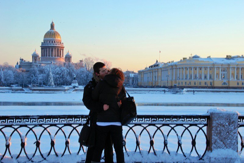 Дорогие читатели! Я начинаю публиковать мою книгу без редактирования. То есть это будут черновики в чистом и натуральном виде. 
До сих пор все мои публикации были отредактированы моими читателями бесплатно.
Единственное, что я мог предложить добровольным редакторам, это вечное  упоминание их в каждом отредактированном ими тексте.
Сейчас мои помощники находятся в зонах боевых действий и наша связь прервалась. По этому обращаюсь к вам с просьбой.
Если кто либо имеет желание помочь малограмотному писателю, помогите. 
А остальных прошу быть снисходительными к моей грамматике и пунктуации.
 Спасибо за понимание.
