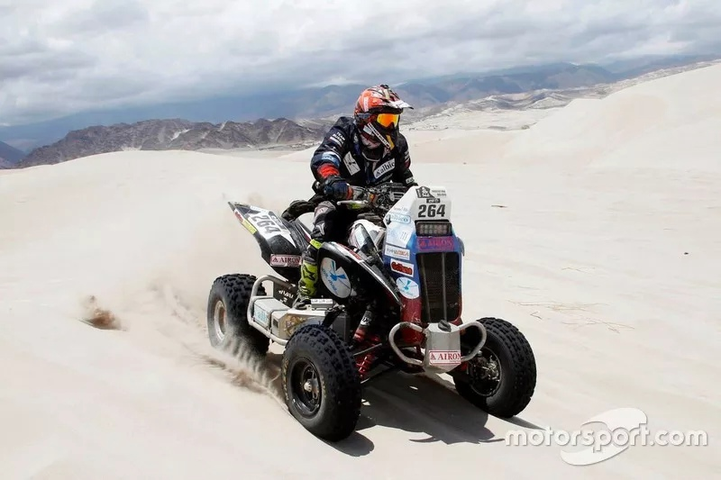 Источник фото: https://ru.motorsport.com/dakar/news/pervyj-russkij-fakty-o-sergee-karyakine-luchshem-kvadrotsikliste-mira-865492/865492/