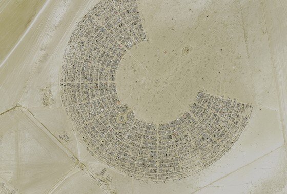    Вид на фестиваль Burning Man из космоса