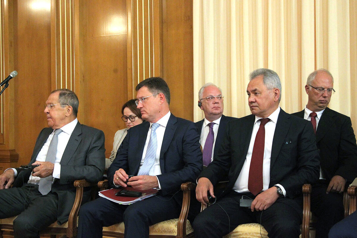 Лавров, Новак, Шойгу, Дмитриев, Набиуллина, кто рядом с ней, подскажите