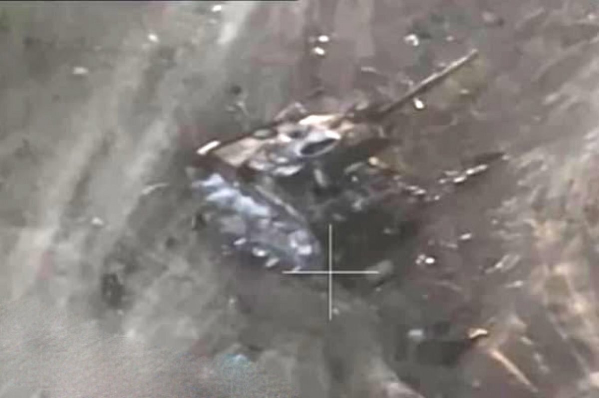    Русский беспилотник снял первый сгоревший английский танк Challenger 2