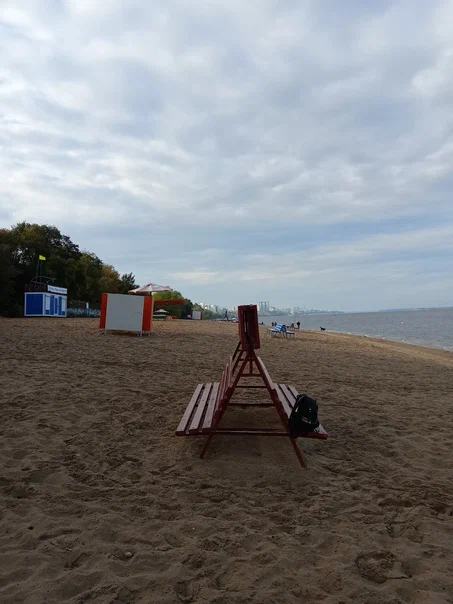 Пляж осенью