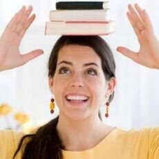 берем в зубы карандаш и стараемся что-нибудь написать или нарисовать им в воздухе. Так нужно делать несколько раз в день;