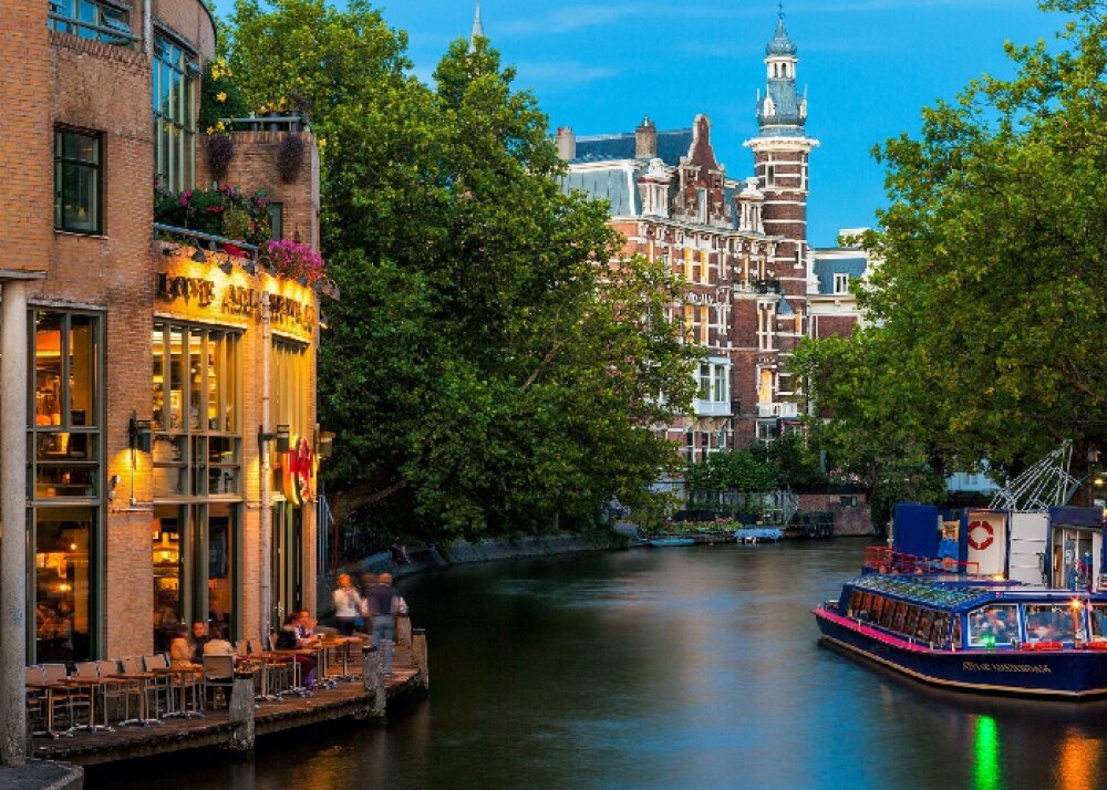 Город включает в себя семь районов, самым привлекательным из которых считается Сентре. Большая часть туристических экскурсий проводится именно здесь. Эта часть города состоит из нескольких кварталов, каждая из которых имеет свою историю и свои достопримечательности.