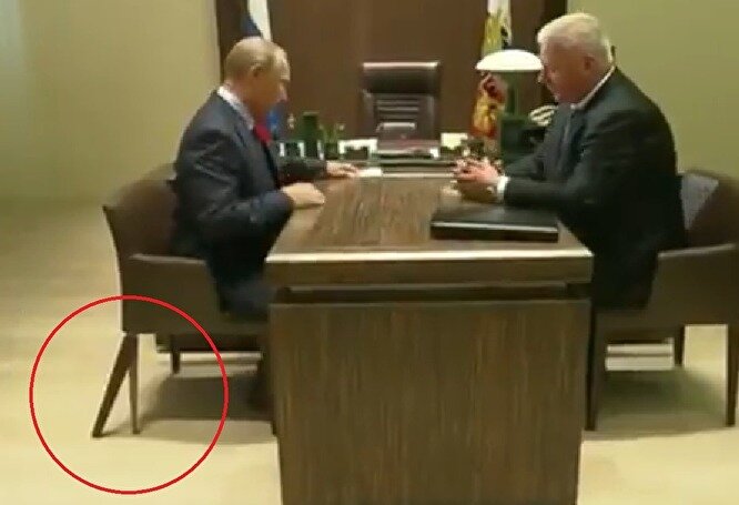 Президент РФ Владимир Путин и председатель федерации профсоюзов Михаил Шмаков Кадр из видео ВиD/Twitter