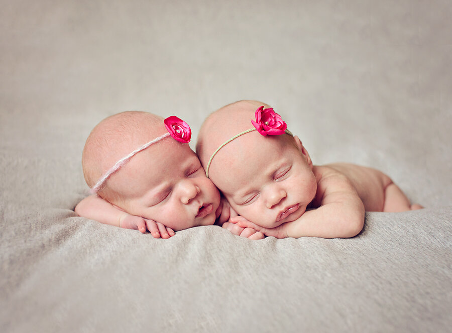 с днём рождения двойняшек. с рождением дочек двойняшек. поздравления с днём рождения двойни. поздравления с днём рождения двойняшек девочек. с рождением близняшек.