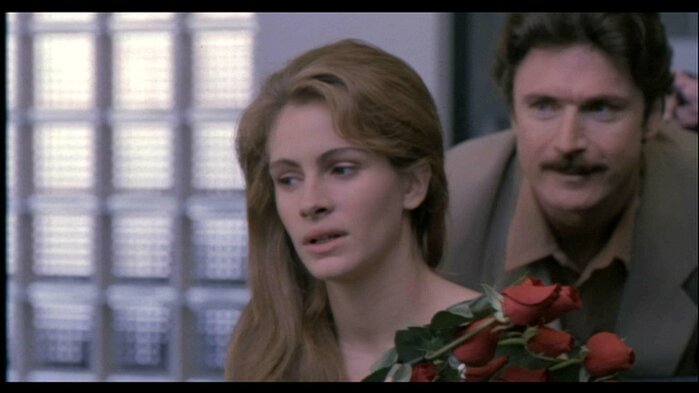 Кадр из фильма "В постели с врагом"