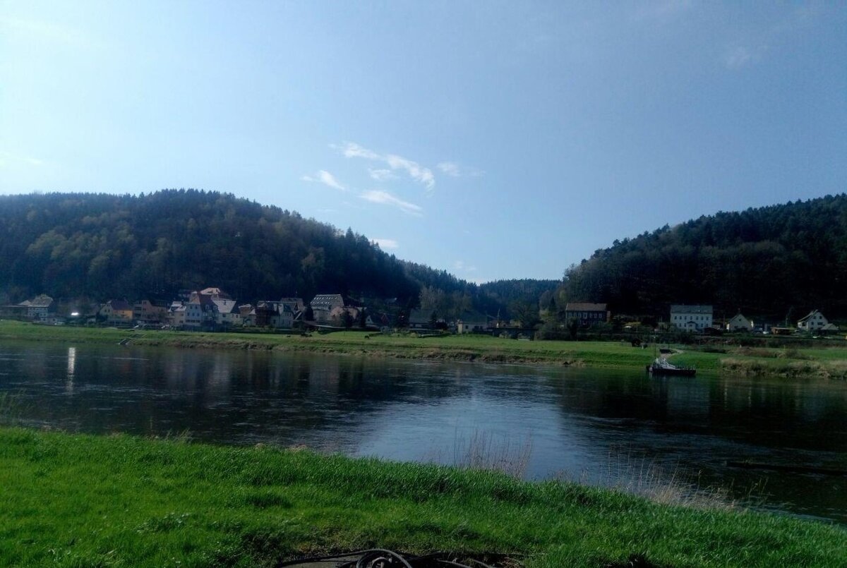 Эльба и небольшая деревушка Krippen