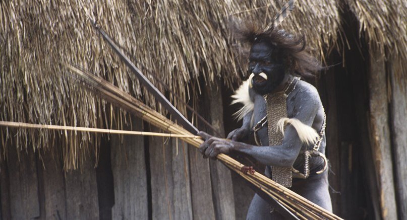 Первые обитатели Смоленщины не знали ни земледелия, ни скотоводства, ни воинского искусства. Они пользовались простыми луками и стрелами, вполне вероятно — отравленными.