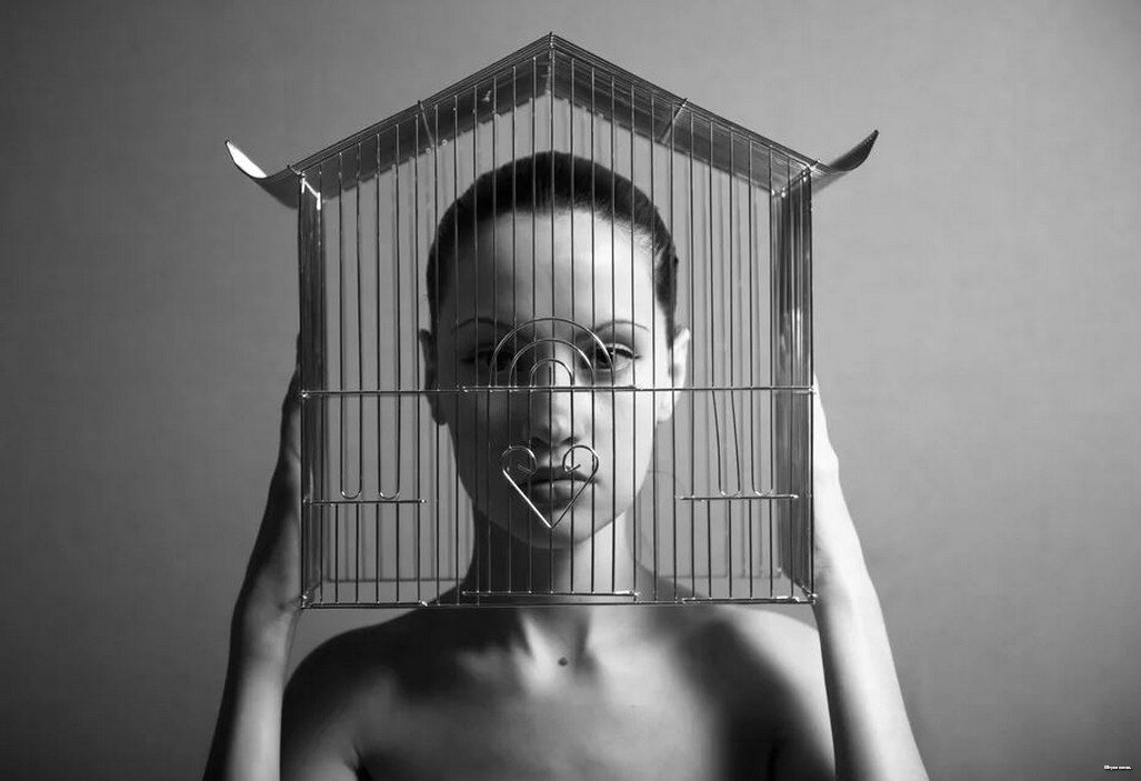 жить в клетке