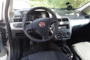 Если со стороны передней подвески слышны подозрительные стуки, шумы в насосе, гул при повороте руля – это явные признаки износа или поломки деталей конструкции.