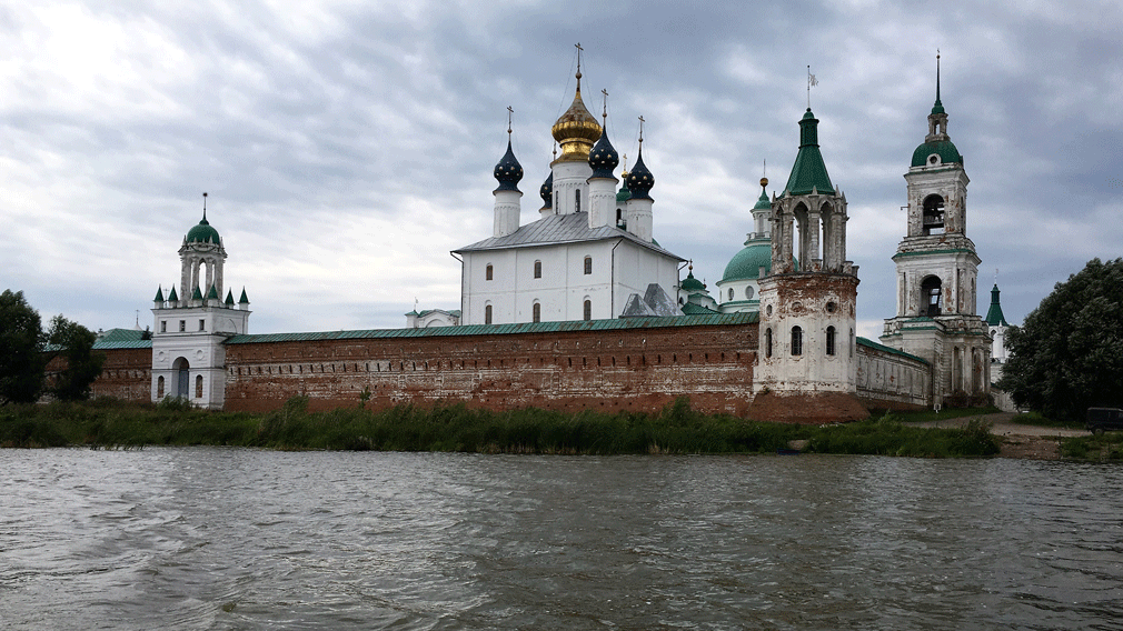 Спасо-Яковлевский Димитриев монастырь. Вид с озера Неро