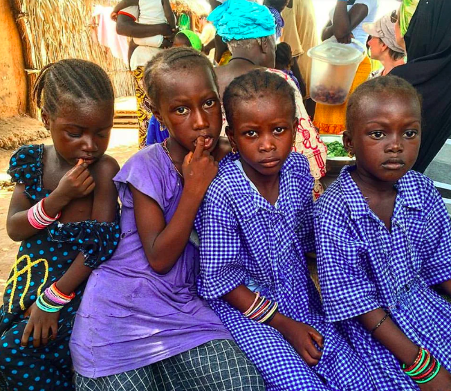 Школьницы Гамбии. Фото автора