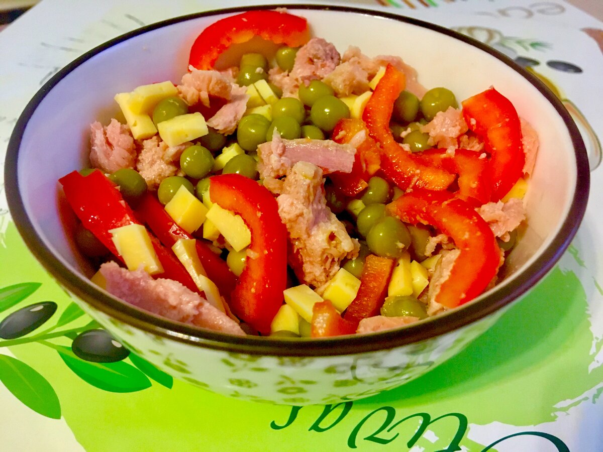 На 100 грамм - 89,17 ккал; БЖУ: 12,21/2,04/3,79