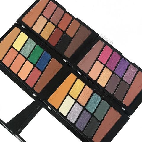 Американский очень бюджетный бренд Wet’n’Wild выпустил в декабре 2018 года ряд новых продуктов, включая 4 новые палетки на 10 оттенков теней.