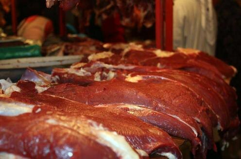  Мясной ряд на рынке в Киргизии. Фото с сайта Azattyk.org