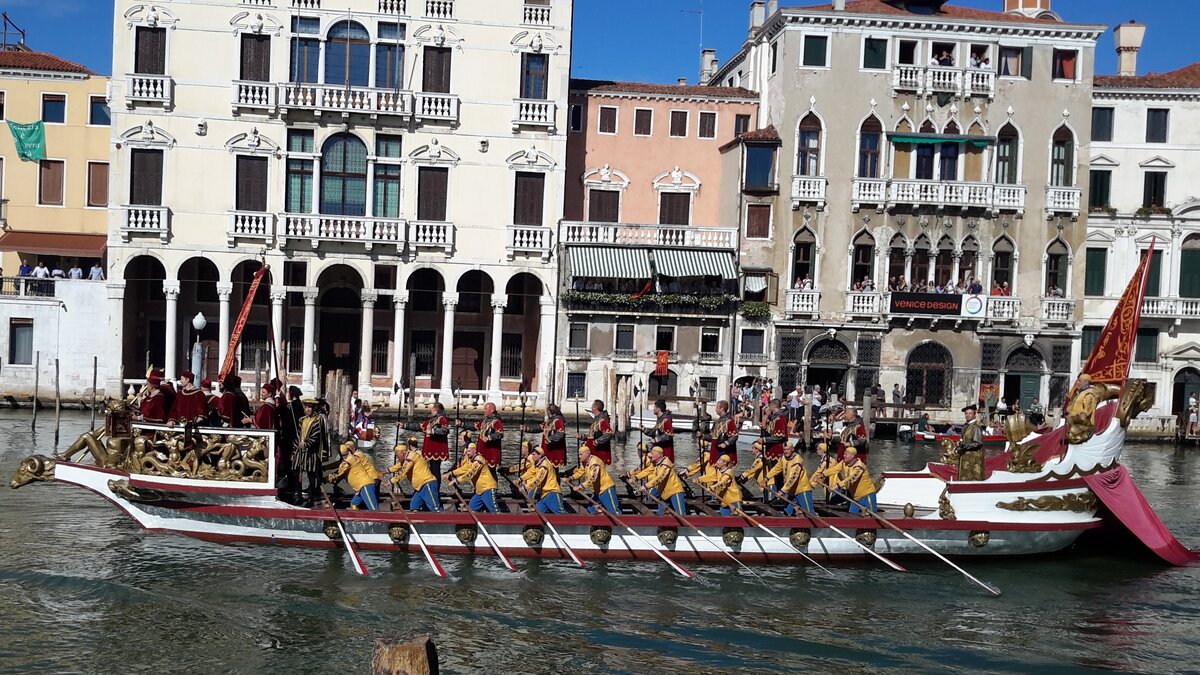 Лодка Дожа Венеции. Историческая регата.