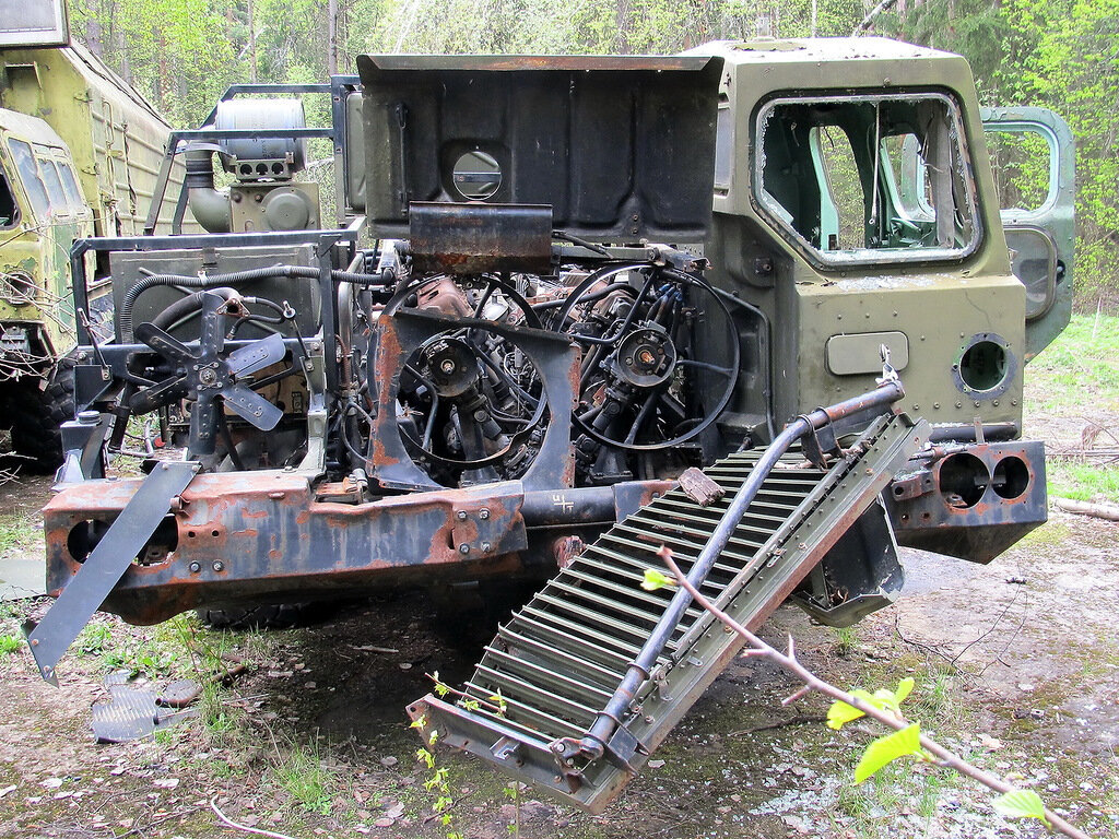 Брошенная военная техника в лесу: неожиданная находка туристов | Road  Residents | Дзен