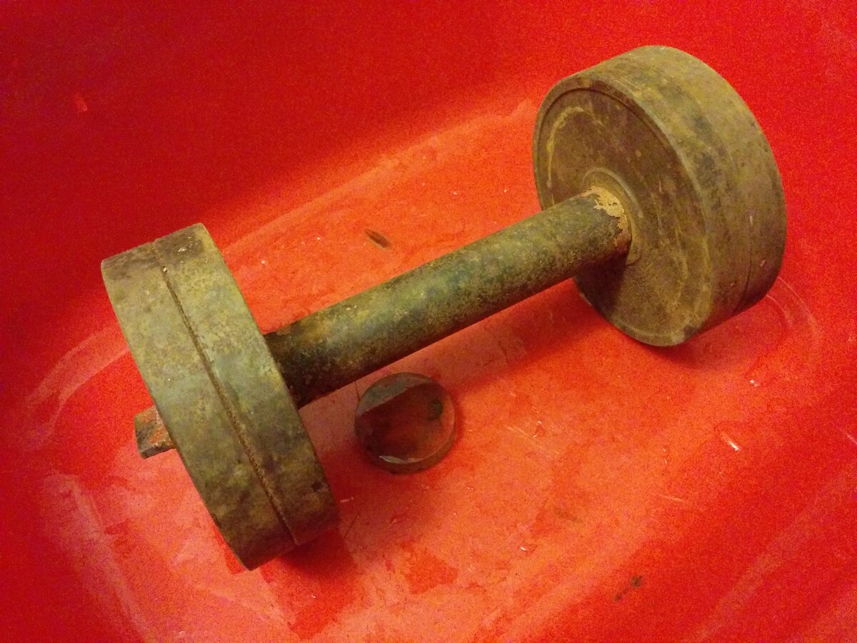 Очистка металлических деталей методом электролиза