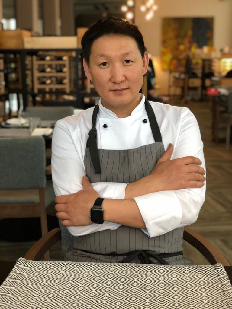 Александр ким шеф повар. Шеф повар астана. Повар в ресторане. Шахин кулиев шеф повар. Виталий денисенко шеф повар.