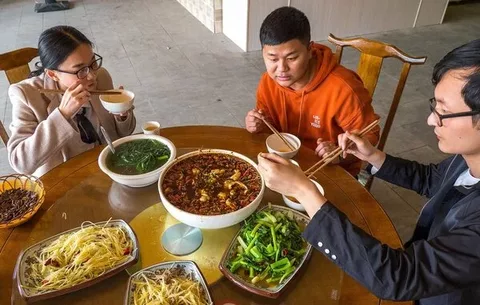 Китайская трапеза. Фото с Яндекс.Дзэн