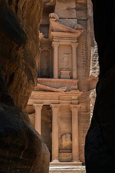https://cdn.pixabay.com/photo/2019/07/23/20/30/petra-4358577__340.jpg