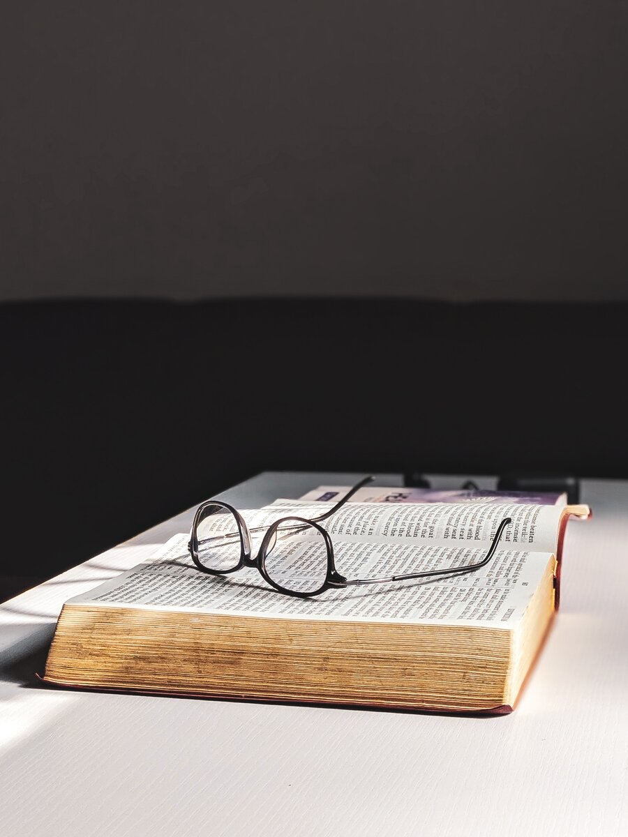 https://www.pexels.com/photo/photo-of-eyeglasses-on-top-of-the-book-2908773/