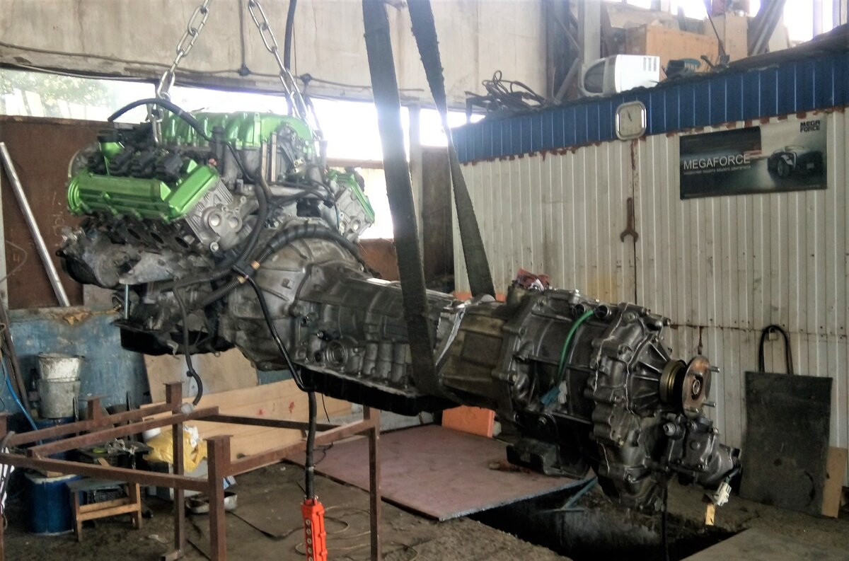 В сборе выглядит очень внушительно, задний кардан получился по длине около метра.