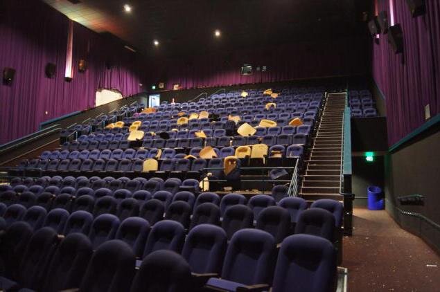 зал кинотеатра Century Aurora 16 Movie Theater фото из открытых источников