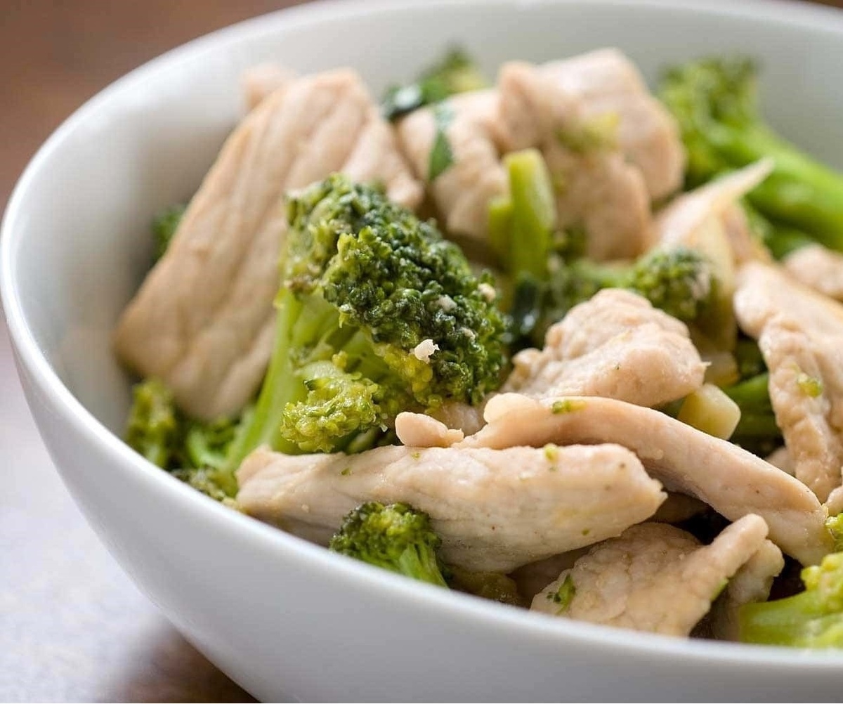 Правильный обмен веществ, работающий как часы, — залог хорошего самочувствия и здоровья всего организма. Если природа не наградила вас этим важным качеством, не беда. Ситуацию помогут исправить продукты, стимулирующие метаболизм. Какие именно, вы узнаете из нашего рейтинга.   
