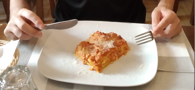 Лазанья в ресторане