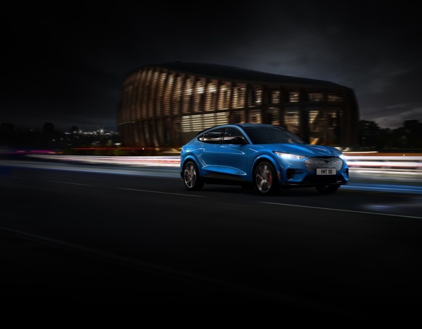 Фото нового электрокара FORD MUSTANG