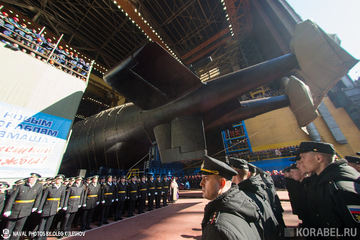 Вывод из эллинга АПЛ "Белгород" 