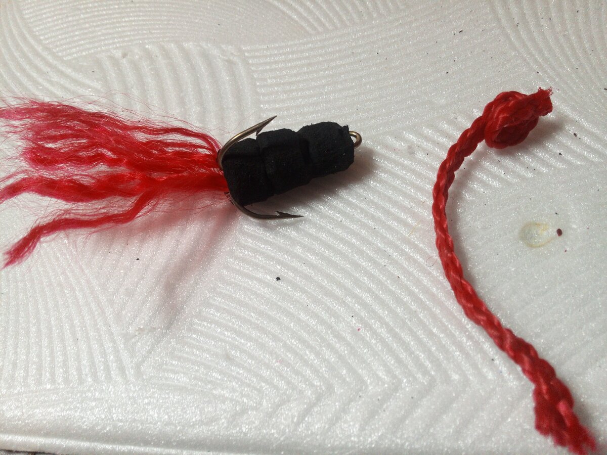 Где ниткой крепили там капните супер клеем что бы не размоталась.